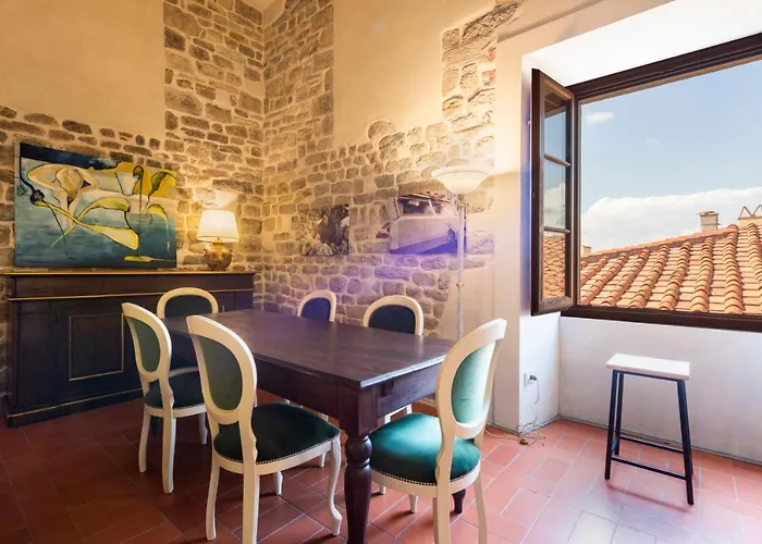Nella Torre Del Poschi Penthouse With Roof Terrace 比萨
